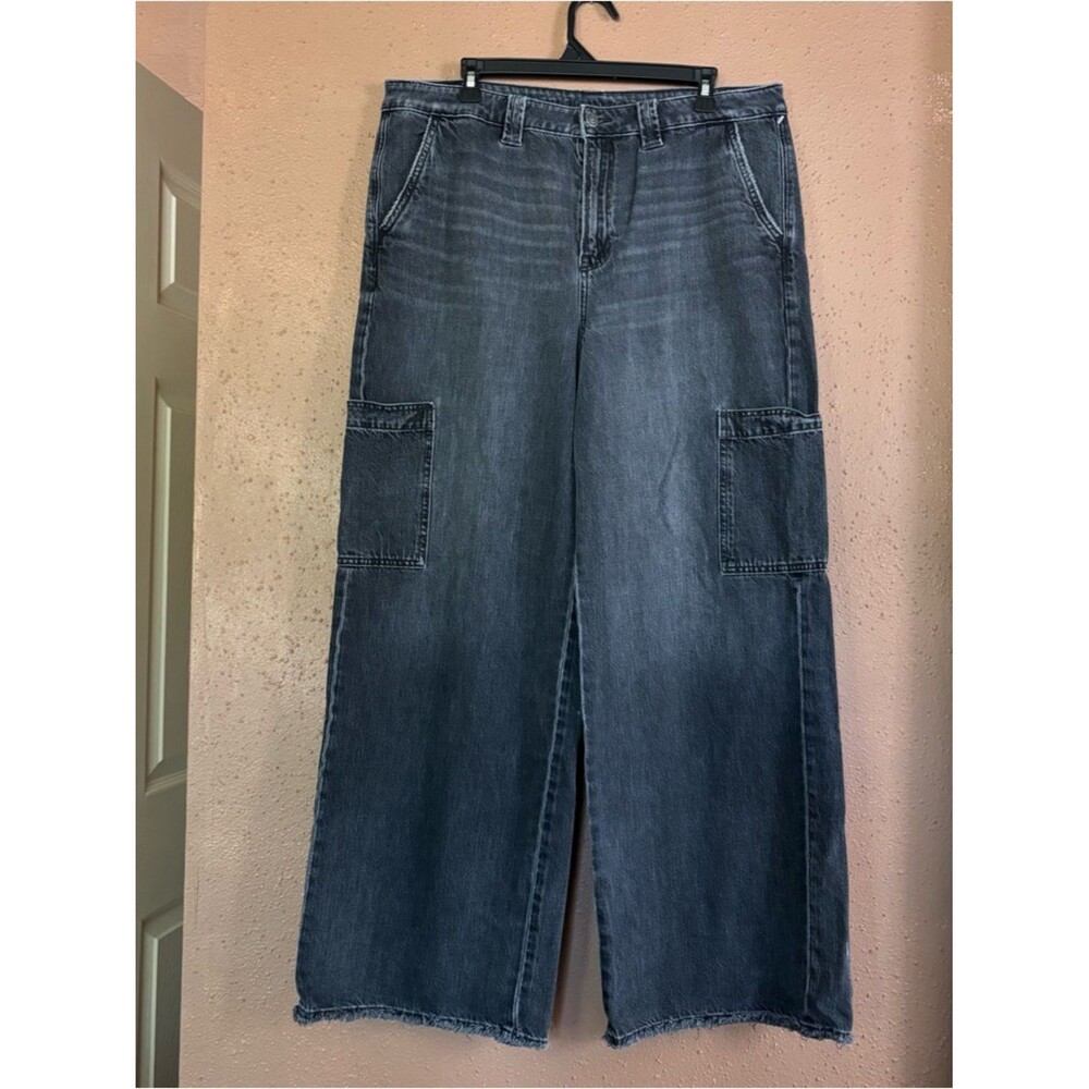 American Eagle Wide Leg Cargo Jeans Black High Rise Raw Hem 16 Long